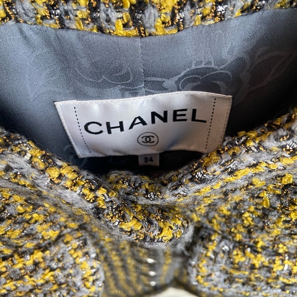 Chanel Tweed Jacket and Skirt Set Rare 2017 Collection - Picture 8 of 14